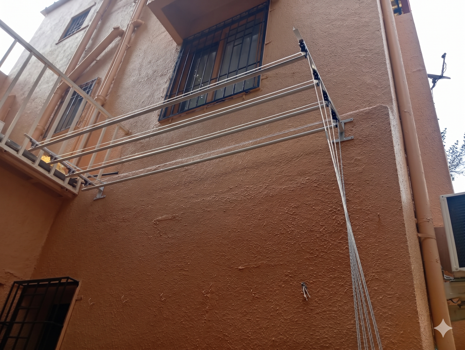 Outdoor aluminium drying hanger installation