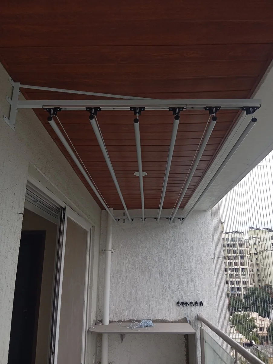 Ceiling mounted aluminium hanger installation