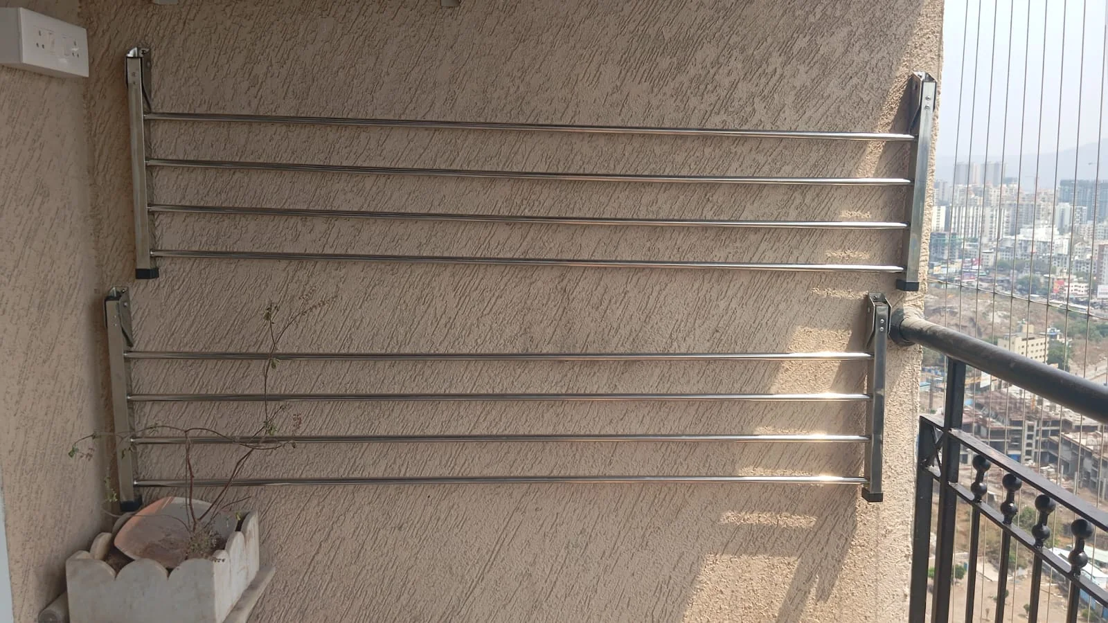 Wall mounted aluminium hanger rods